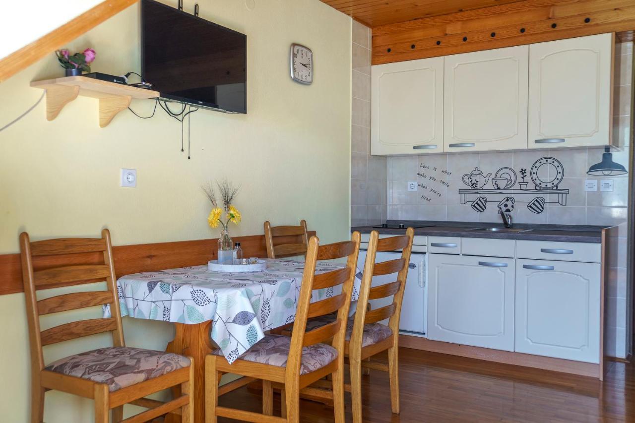 Apartments Zakrasnik Škofja Loka エクステリア 写真