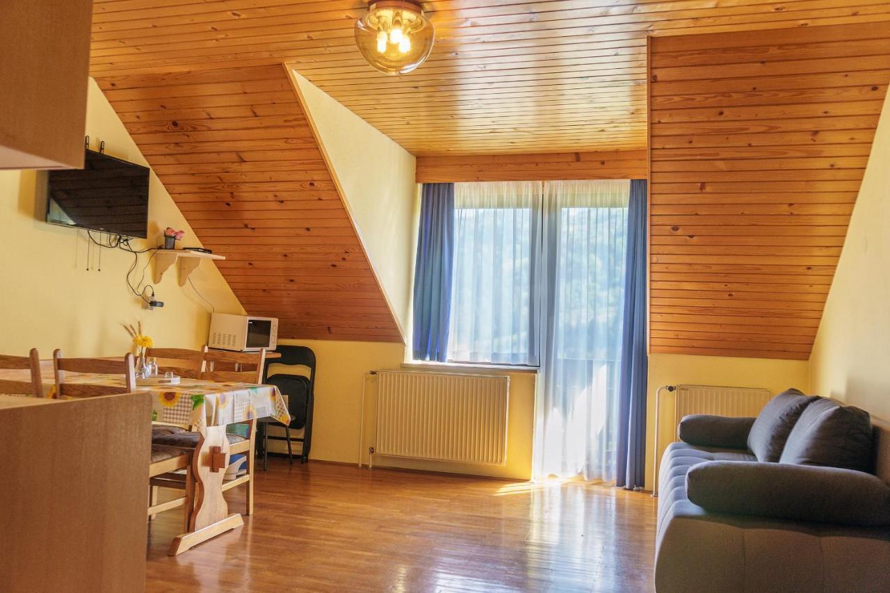 Apartments Zakrasnik Škofja Loka エクステリア 写真
