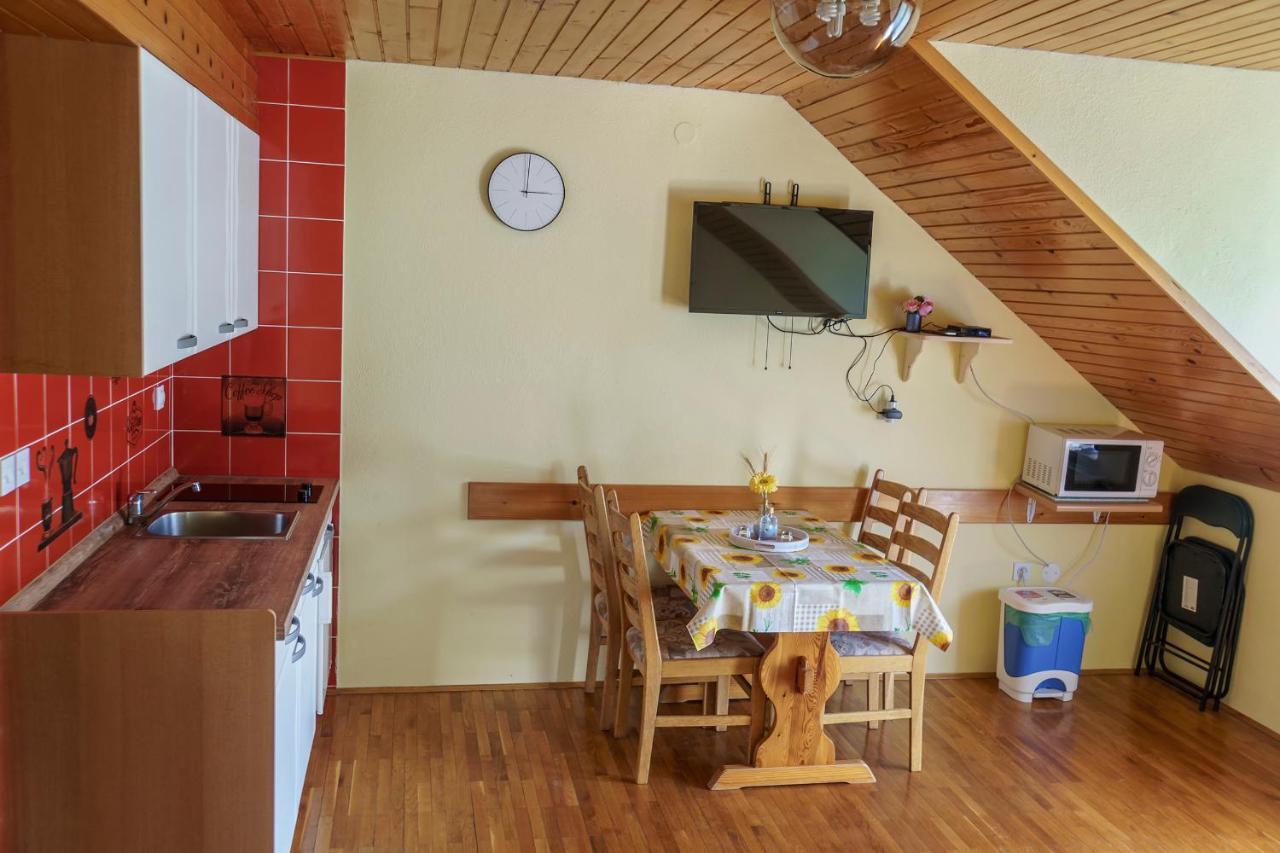 Apartments Zakrasnik Škofja Loka エクステリア 写真