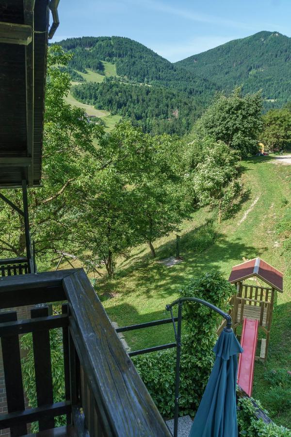 Apartments Zakrasnik Škofja Loka エクステリア 写真