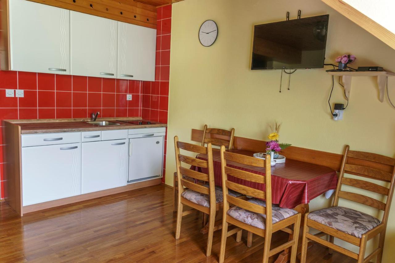 Apartments Zakrasnik Škofja Loka エクステリア 写真