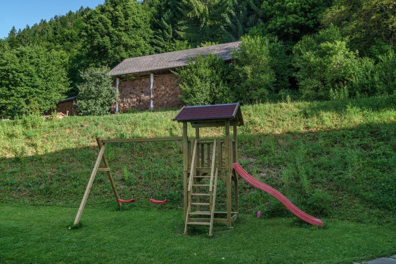 Apartments Zakrasnik Škofja Loka エクステリア 写真